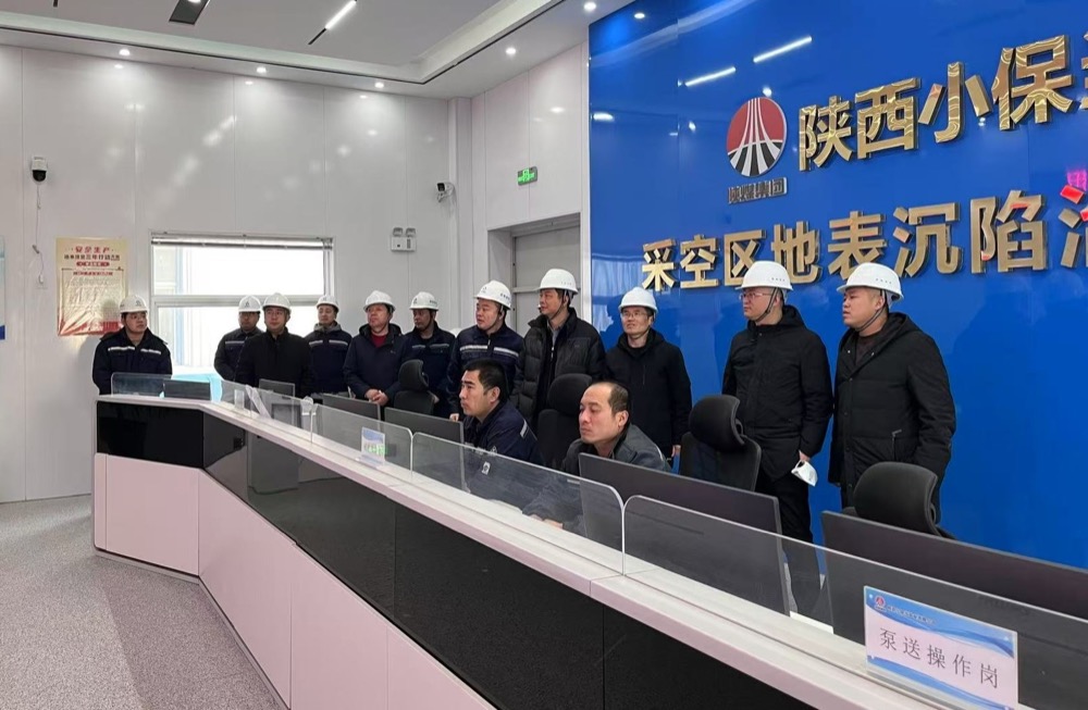 2月8日，公司党委副书记、总经理张肃晨一行到小保当矸石充填项目开展节后复工安全大检查。（高少博） (1).jpg