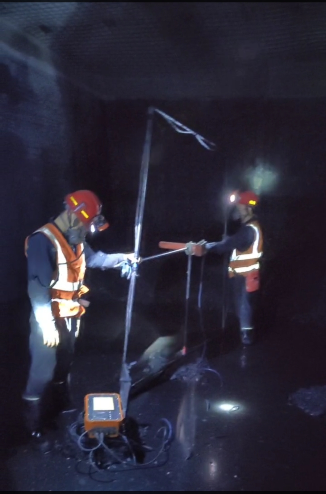 井下物探作业图片.jpg