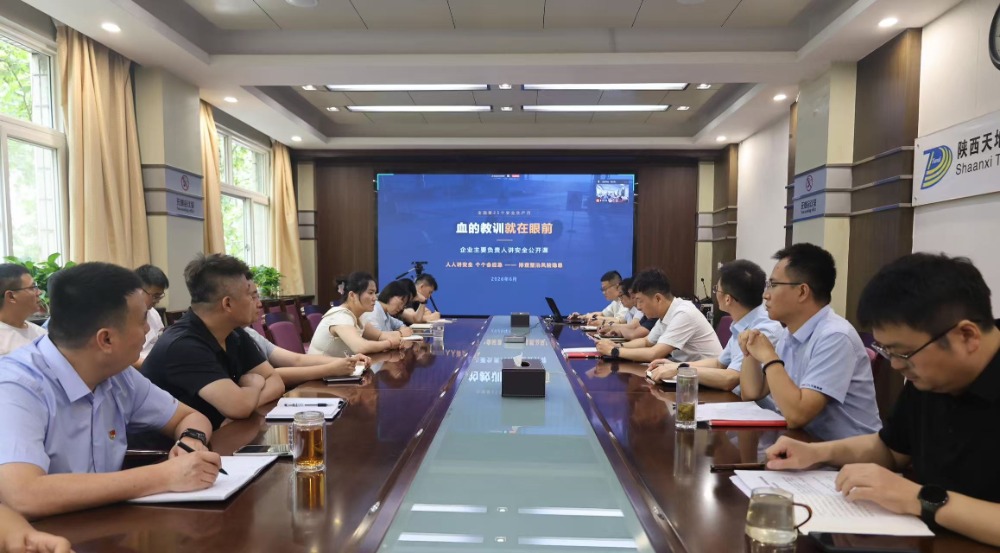 一把手授课强根基 全员同心筑防线