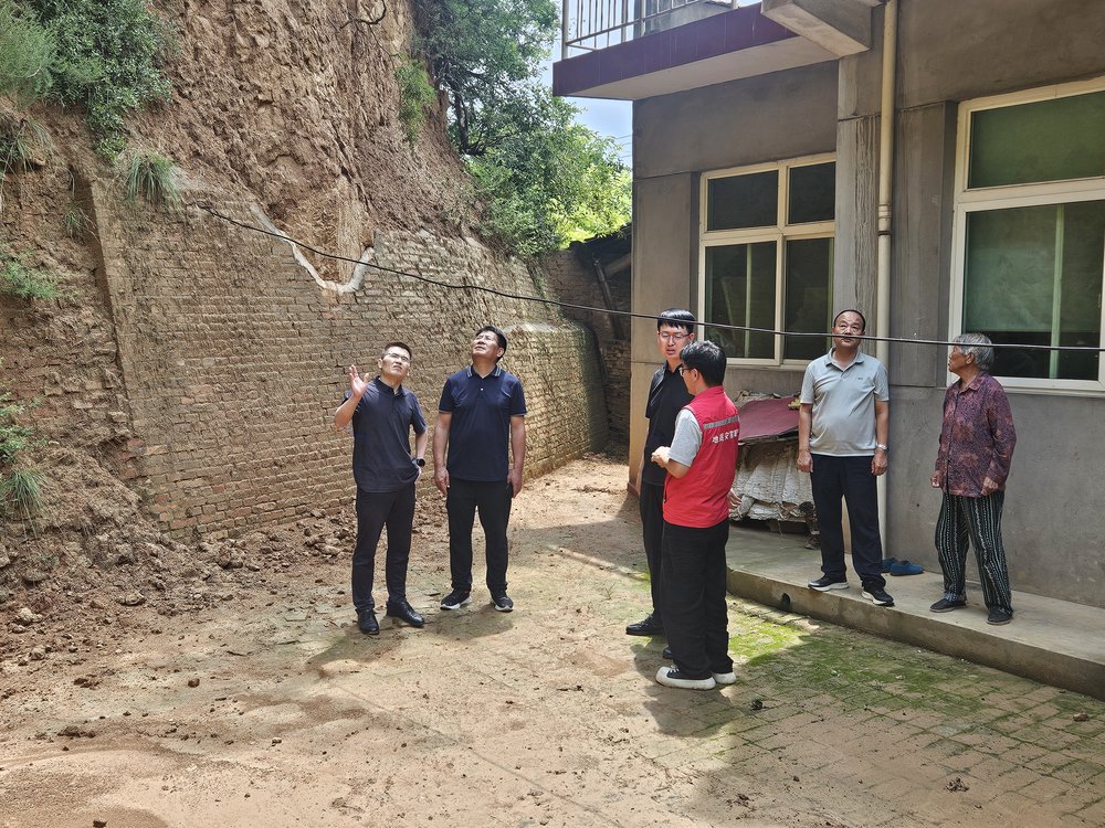 陕煤地质集团副总经理闫和平一行到临潼检查天地地质公司平战结合工作